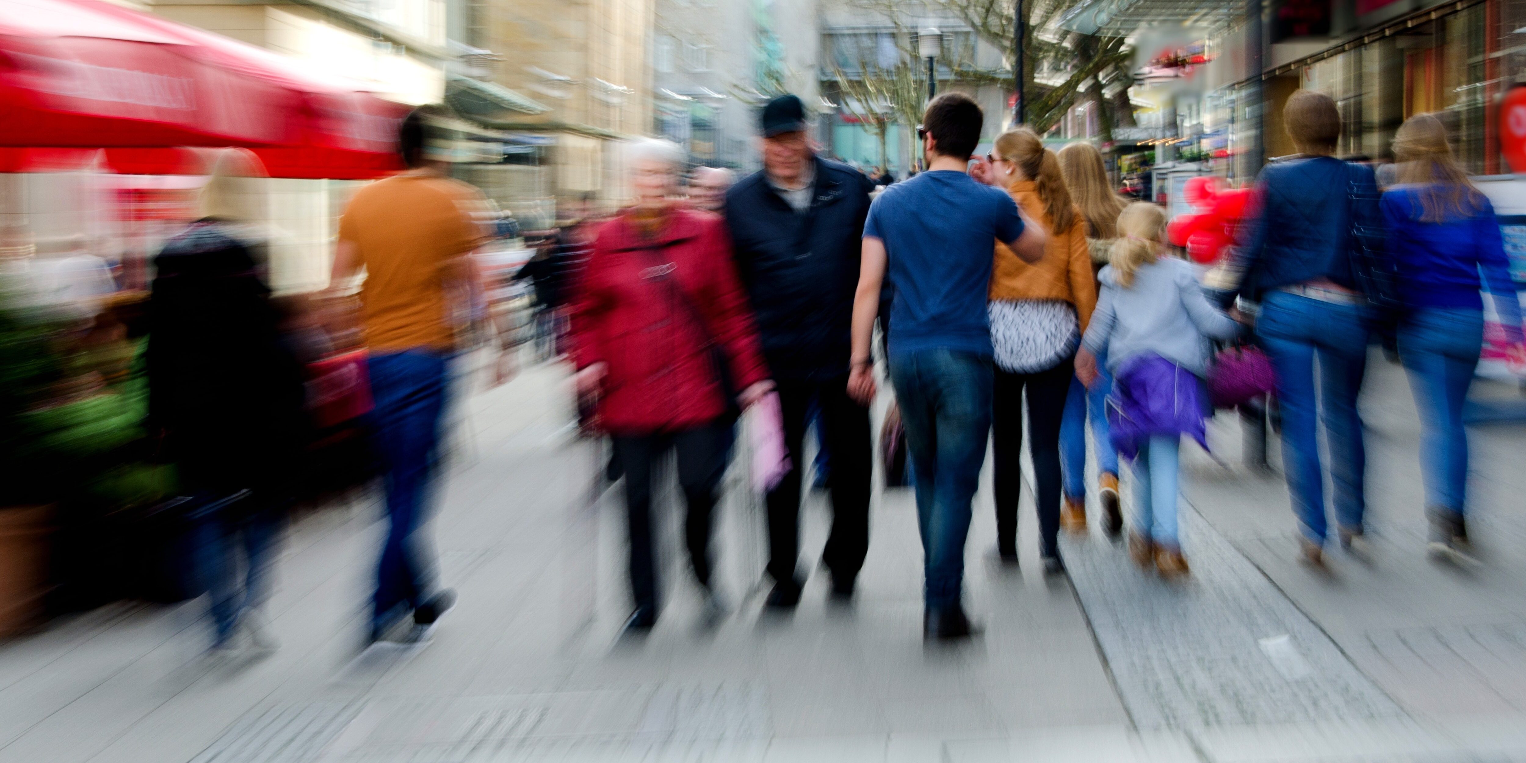 Shopping in einer Stadt mit zoomeffekt